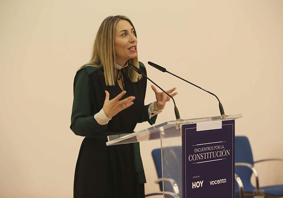 María Guardiola en el Encuentro por la Constitución, en Mérida.