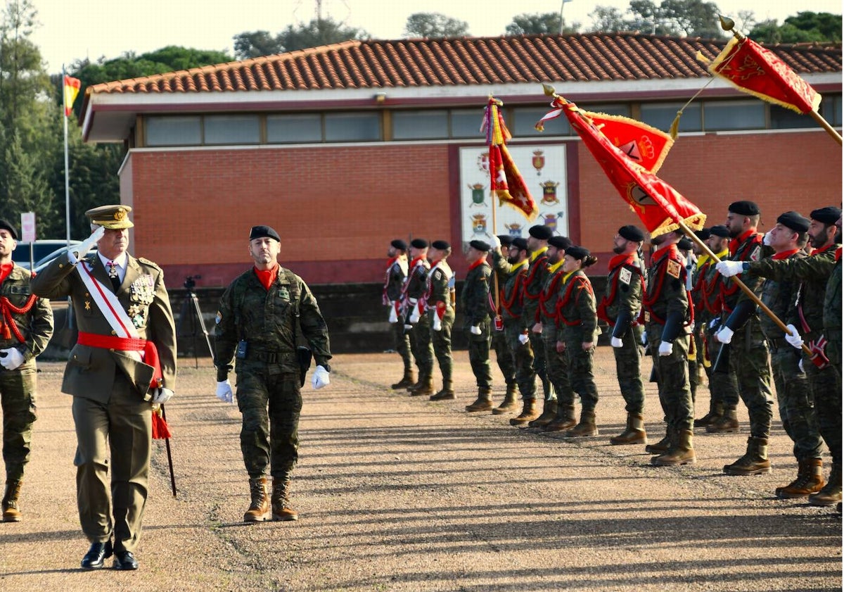 Imagen principal - Tres momentos del acto celebrado este viernes en la Base General Menacho en Bótoa.