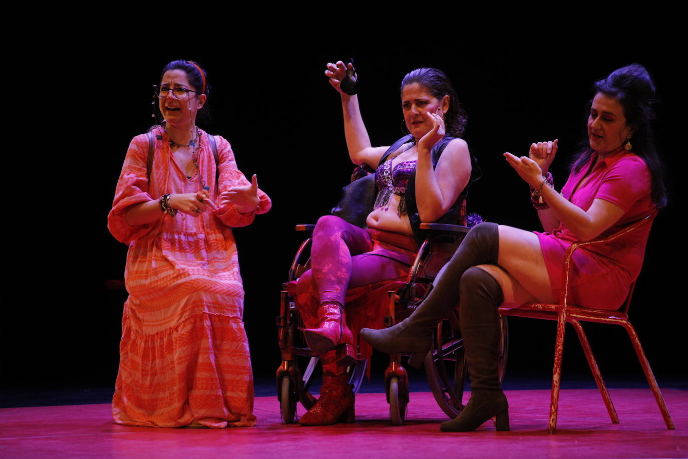 El Gran Teatro acogió 'Las bingueras de Eurípides'.