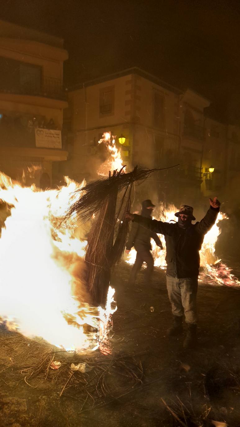 Los Escobazos, en imágenes