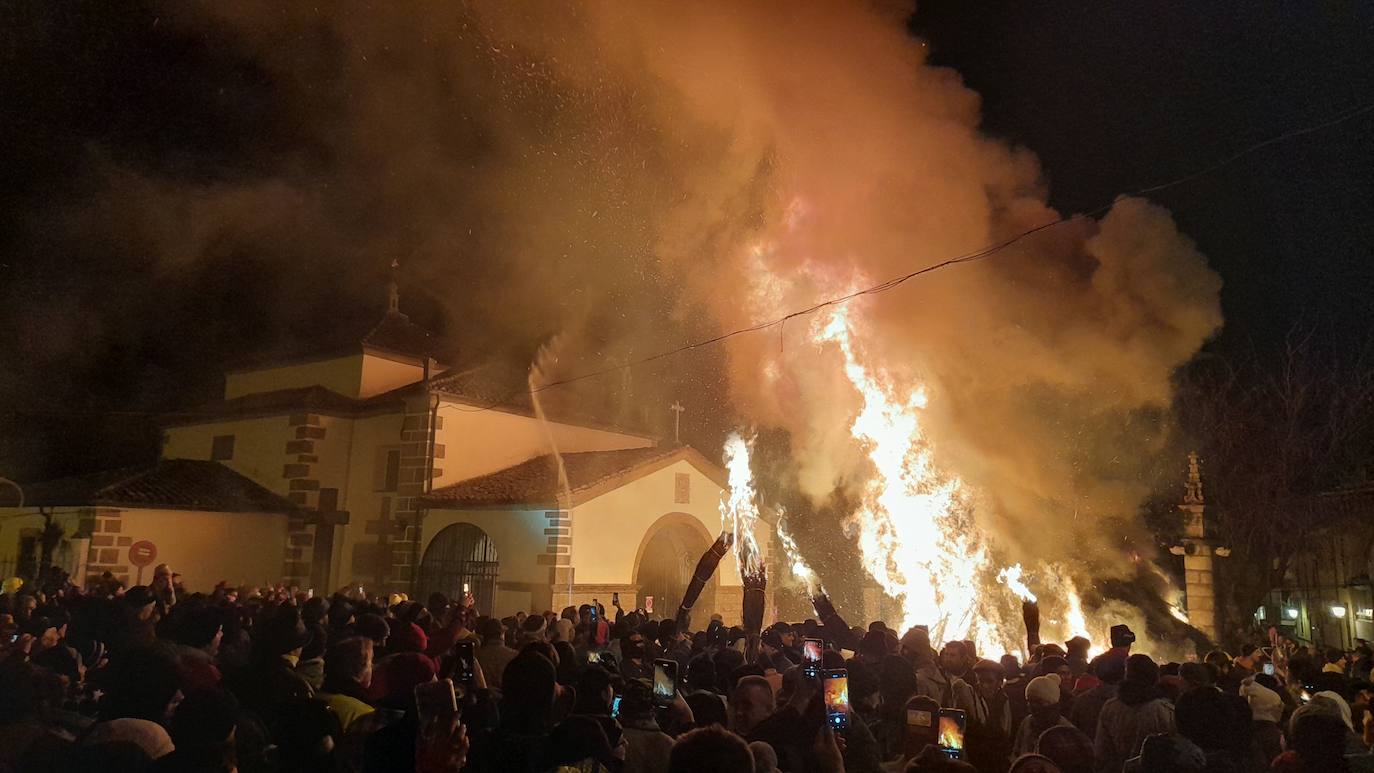 Los Escobazos, en imágenes