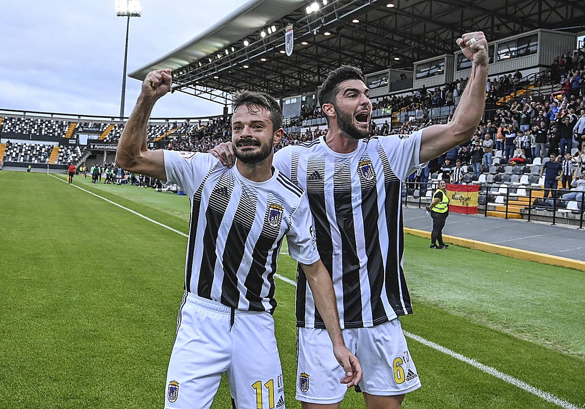 Samu Manchón (izq.), que se medirá a su exequipo, junto a Toni Jou, la única baja de los blanquinegros.