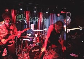 Actuación de la banda Oldhands que lidera el vocalista J.M Savage.