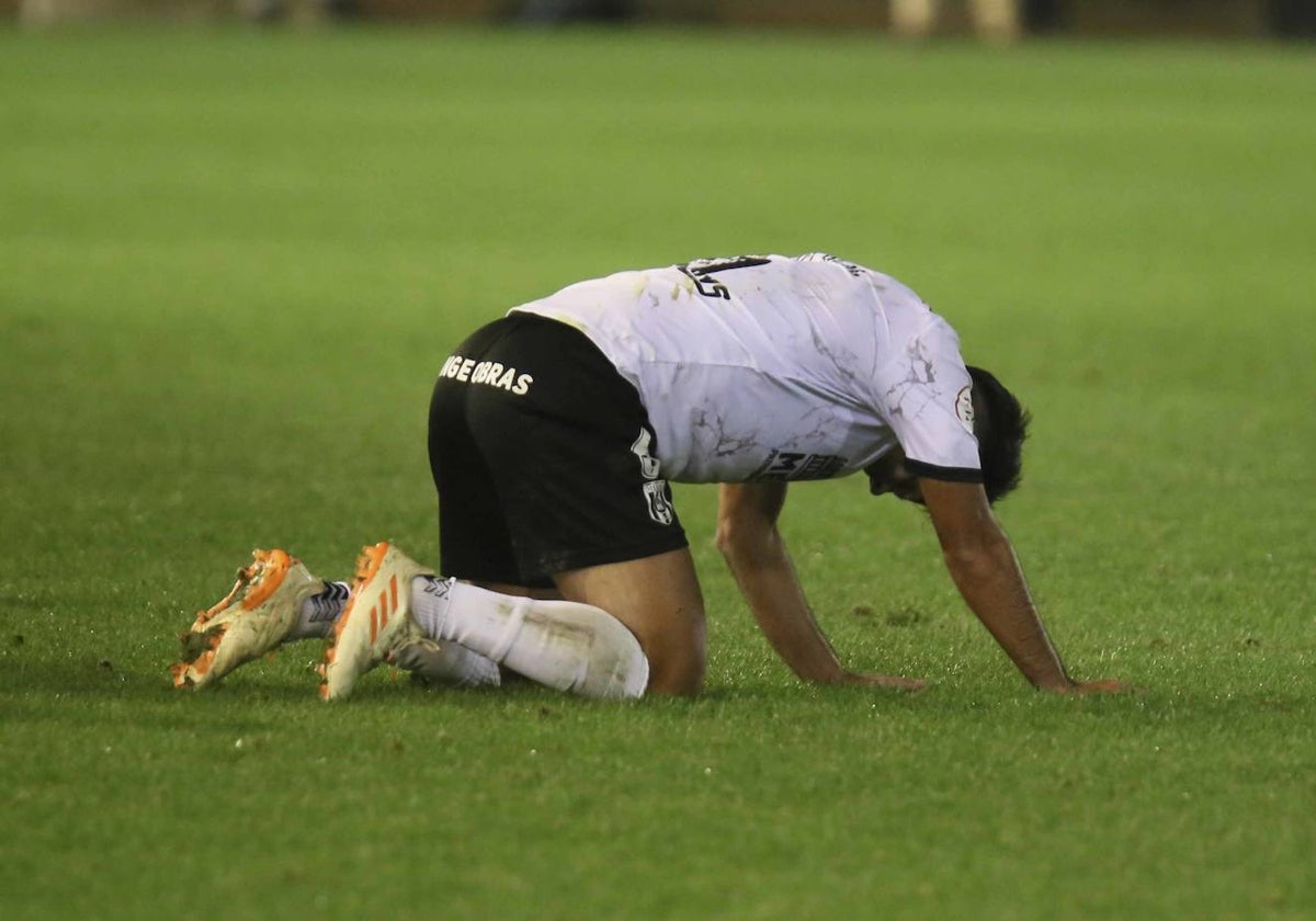 Desolación en el Mérida tras una nueva derrota en su estadio.