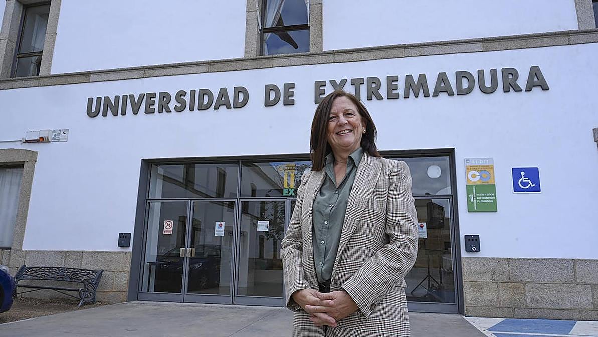 Clara imparte clase a los futuros periodistas de Redacción y de Periodismo en Radio.