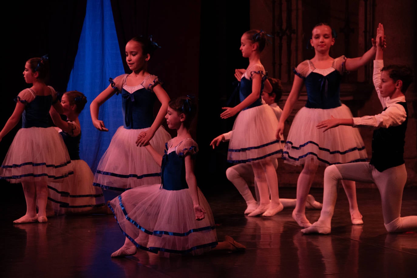 Luz, color, armonía y ritmo en la gala de invierno de los alumnos del Conservatorio de Danza de la Diputación de Cáceres