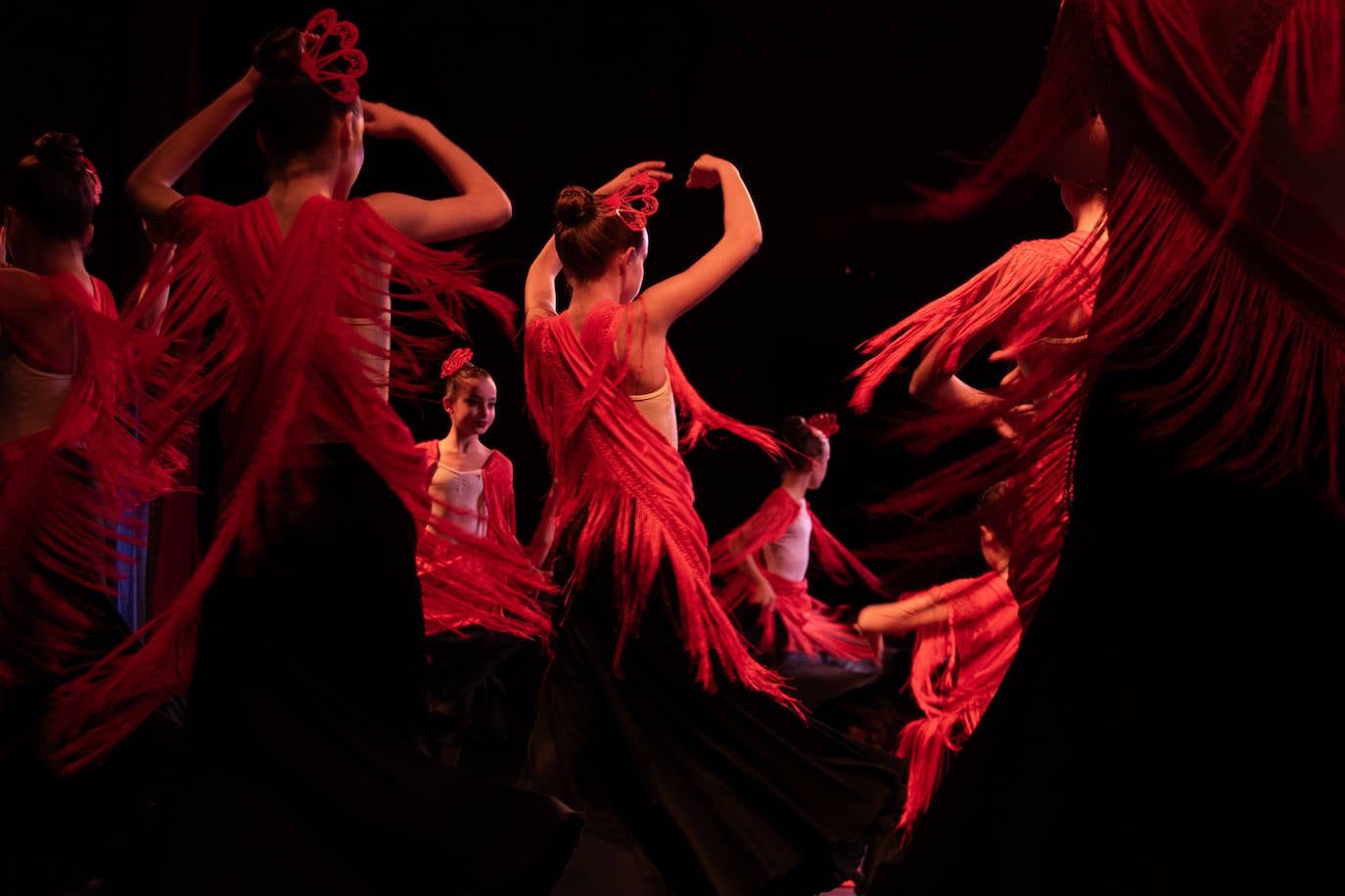 Luz, color, armonía y ritmo en la gala de invierno de los alumnos del Conservatorio de Danza de la Diputación de Cáceres