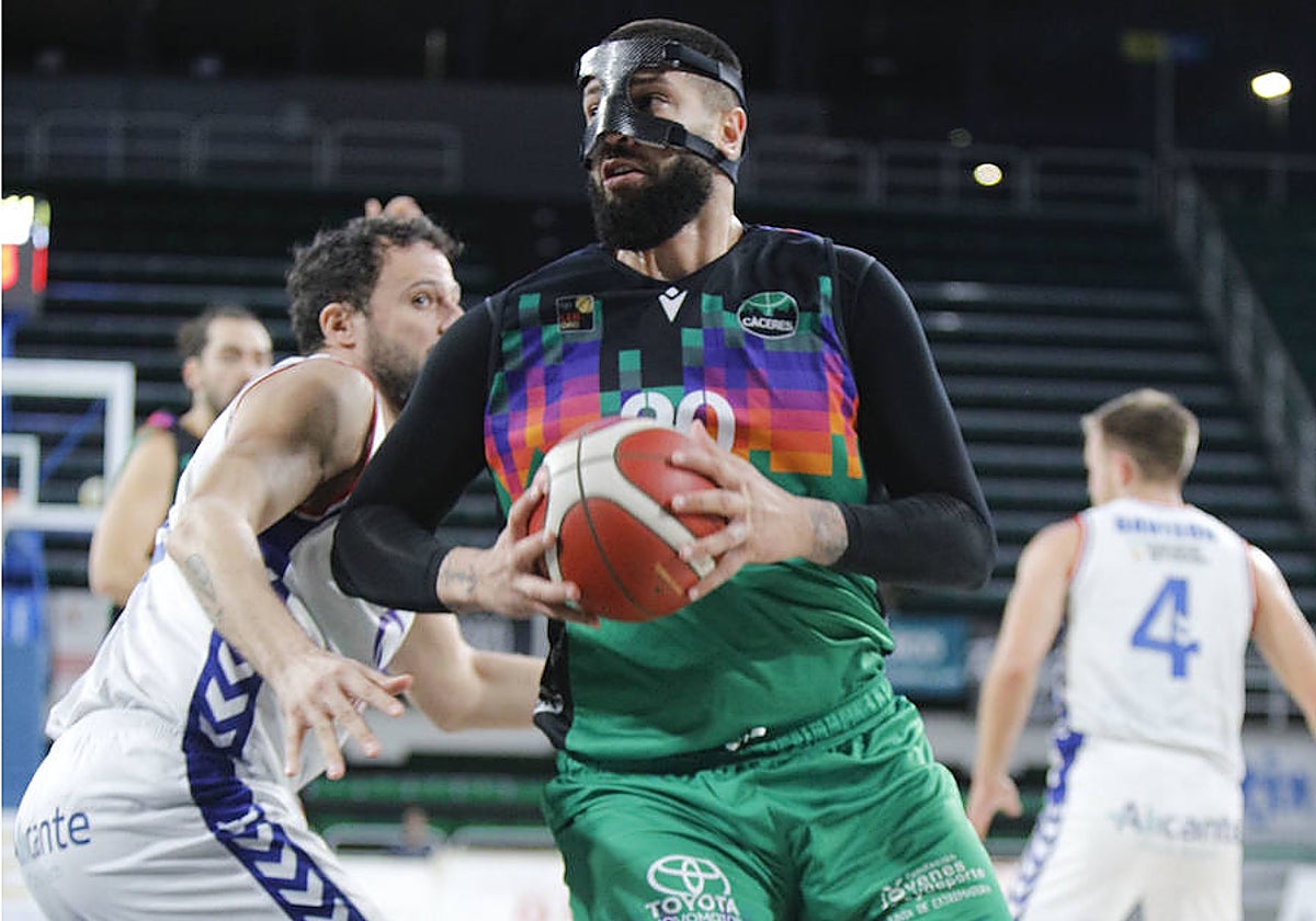 Dikembe es duda en el Cáceres para recibir al Valladolid.