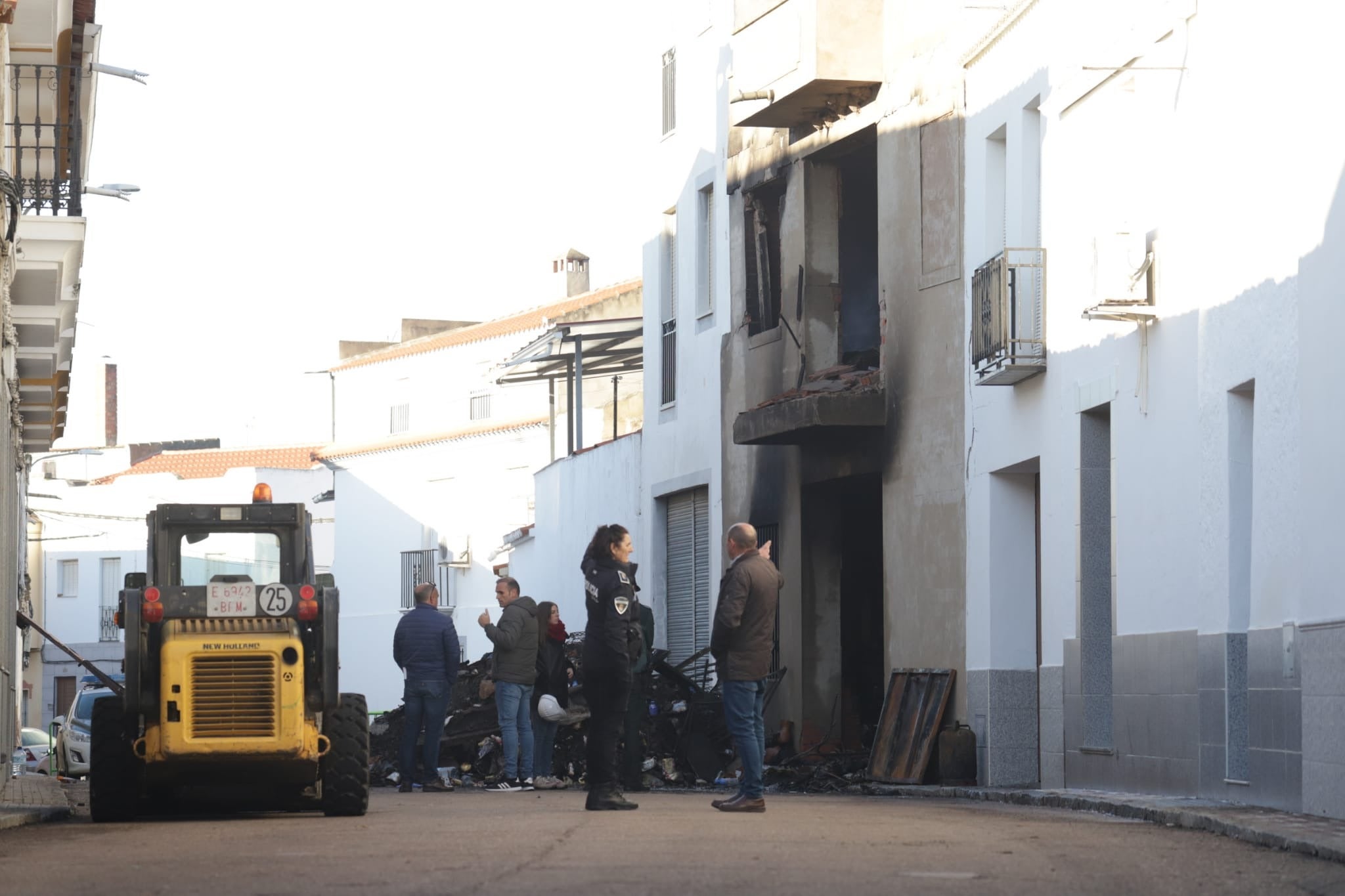Segundo día de búsqueda en la casa incendiada en Zalamea