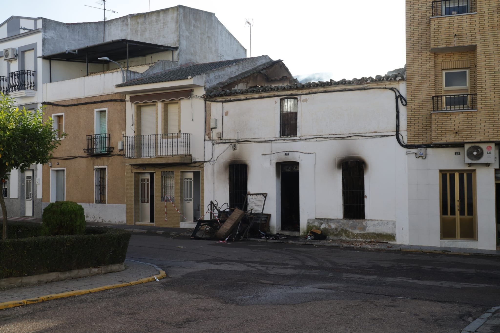 Segundo día de búsqueda en la casa incendiada en Zalamea