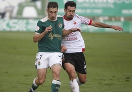 Iván Fernández en el derbi ante el Llerenense.