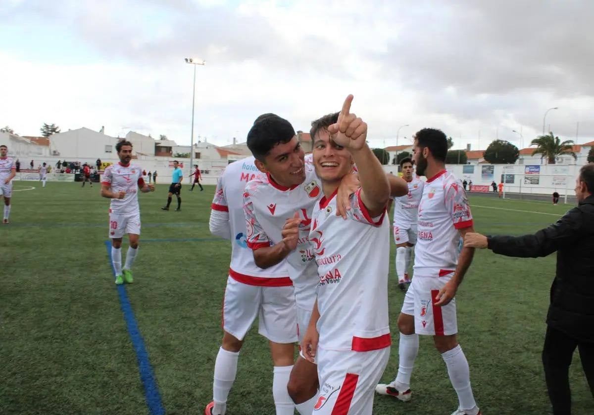 Platero celebra un tanto en un partido de este temporada del Llerenense.