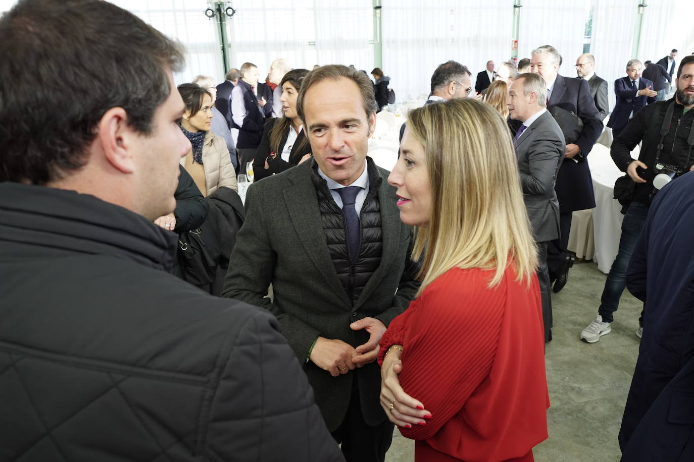 El concejal del PP en el Ayuntamiento de Badajoz, Juan Parejo, junto a María Guardiola.