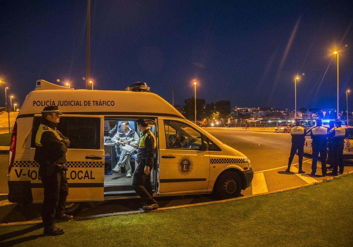 La Policía Local de Badajoz intensifica los controles de alcohol y drogas Hoy.es La Policía Local de Badajoz intensifica los controles de alcohol y drogas Hoy.es