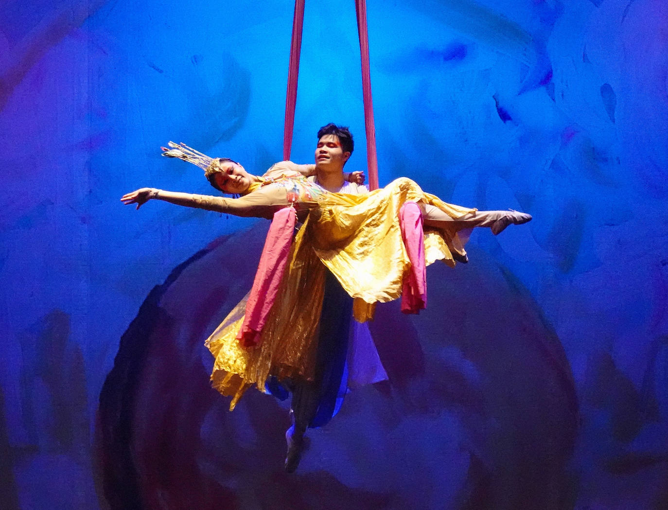 Gran circo acrobático en el López de Ayala.