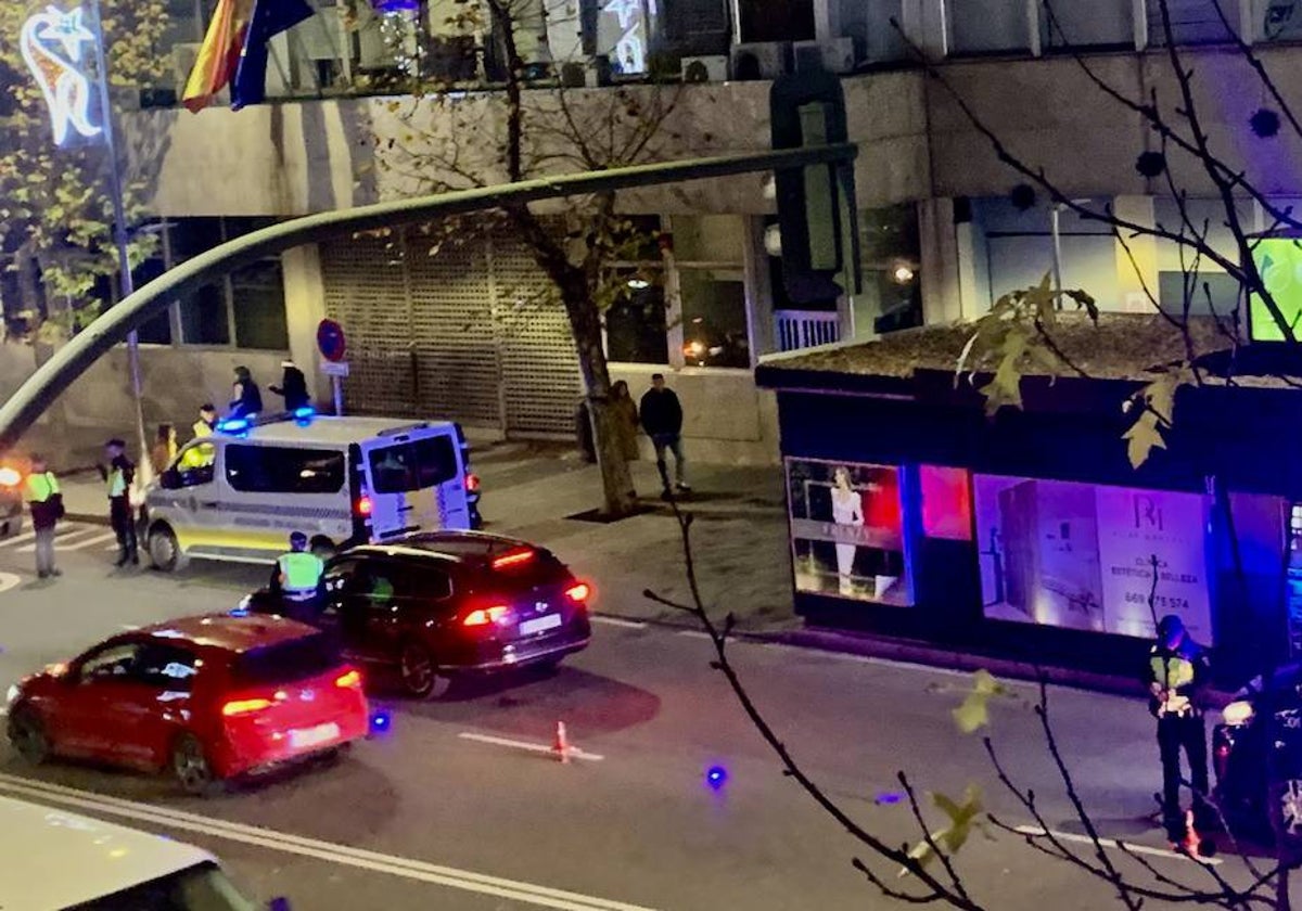 Controles policiales en la Nochebuena de 2022 en Clara Campoamor, en Cáceres.