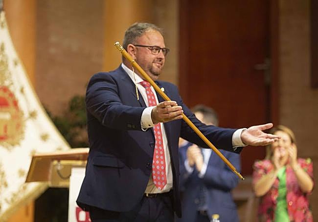 El socialista Antonio Rodríguez Osuna vuelve a llevar el bastón de mando otra legislatura más.