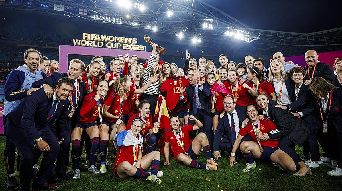 Las jugadoras de la selección española de fútbol femenino celebran su victoria en el Campeonato del Mundo.