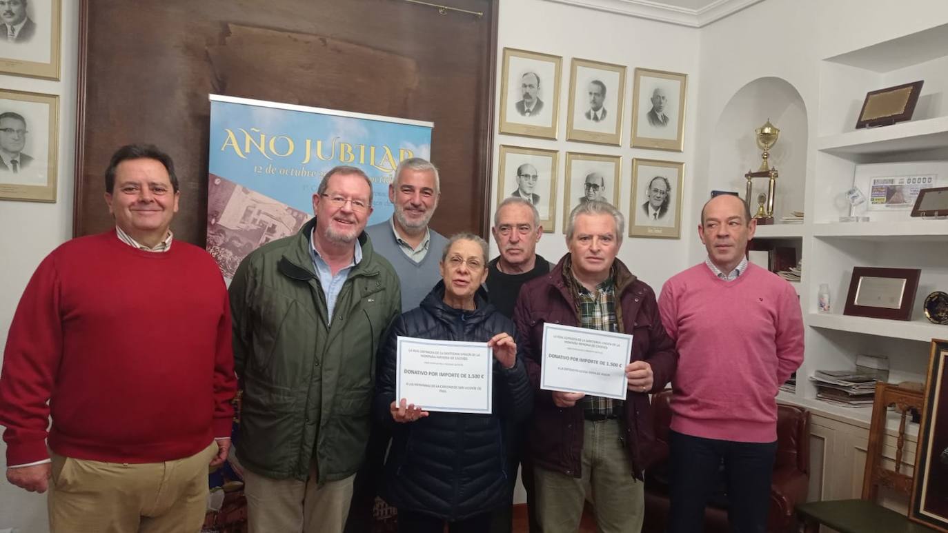 Entrega del recargo de la lotería de Navidad de la cofradía de la Montaña a dos entides sociales