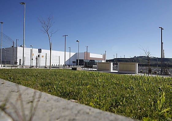 Vista exterior con la urbanización acabada del centro comercial Way, donde irá también Decathlon.