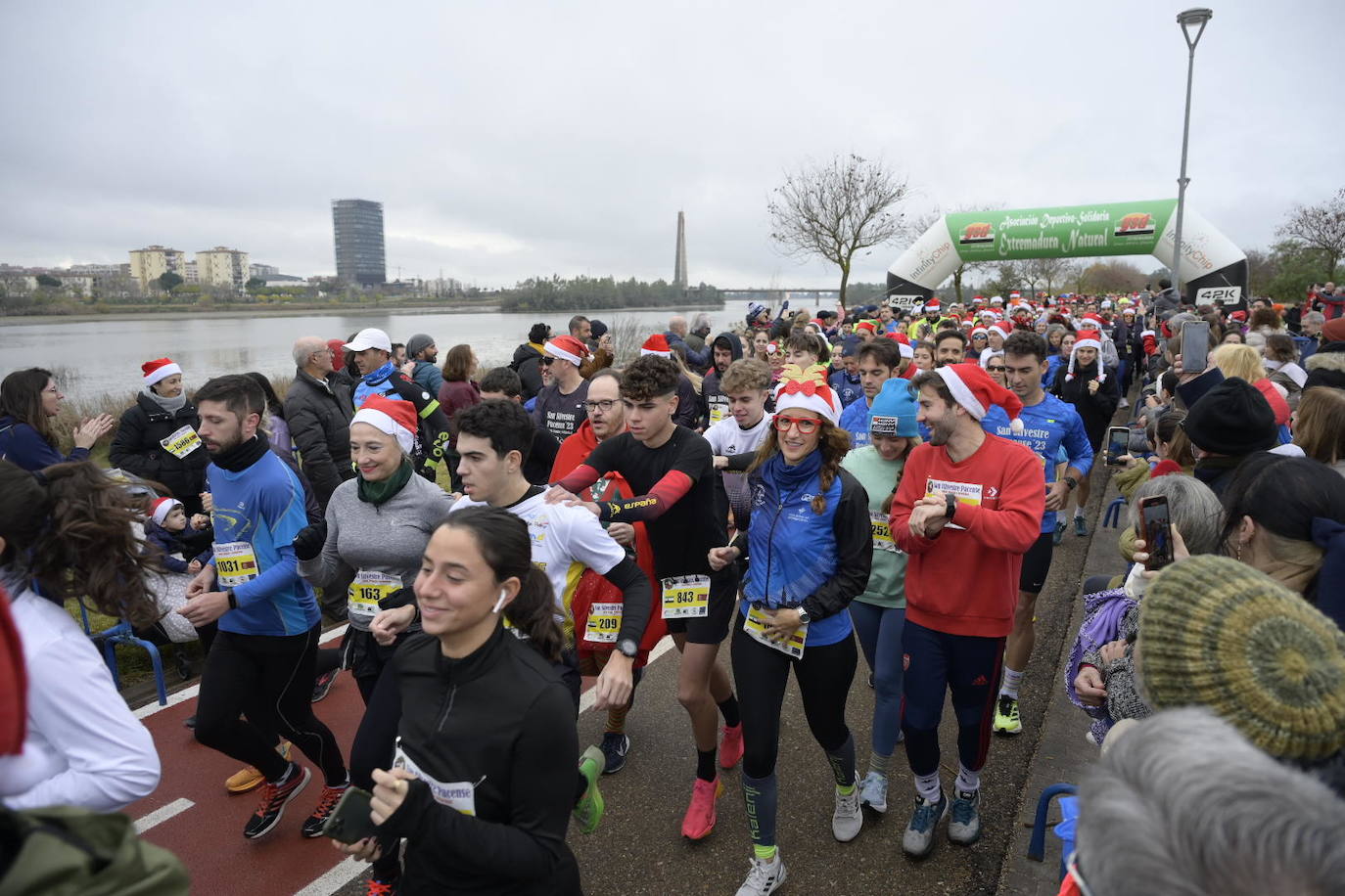 Búscate en las imágenes de la San Silvestre de Badajoz (I)