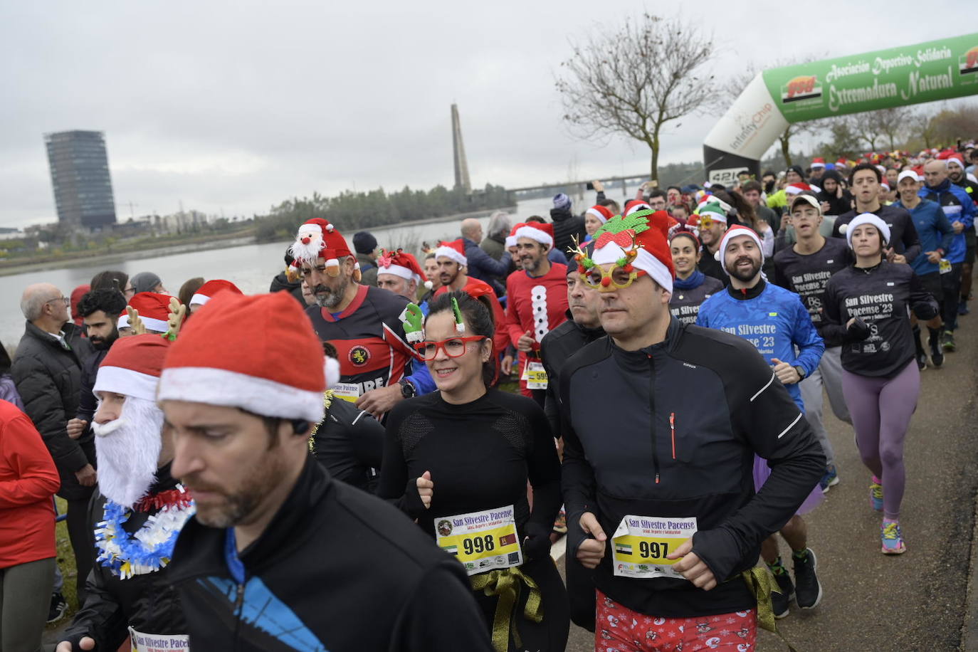 Búscate en las imágenes de la San Silvestre de Badajoz (I)