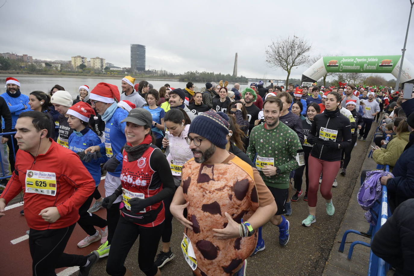 Búscate en las imágenes de la San Silvestre de Badajoz (I)