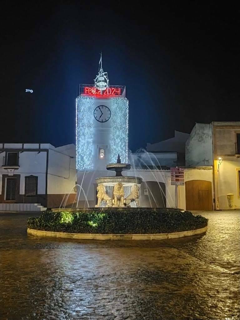 Torre del reloj, en la plaza Francisco Vera, esta Nochevieja.
