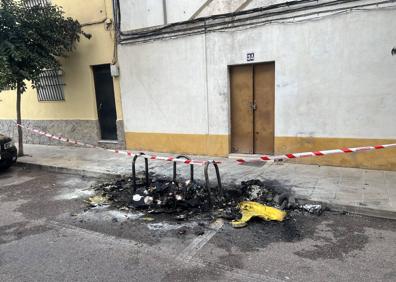 Imagen secundaria 1 - Más imágenes de los contenedores a los que han prendido fuego. 