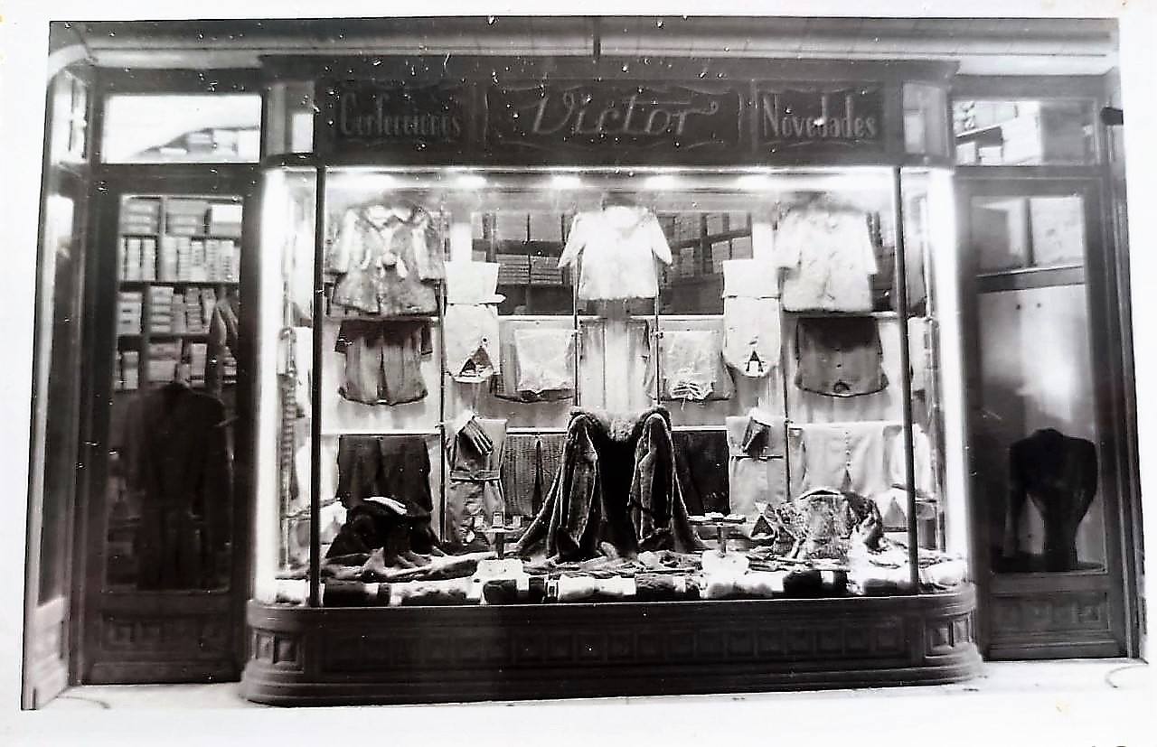 Escaparate de la tienda Víctor.
