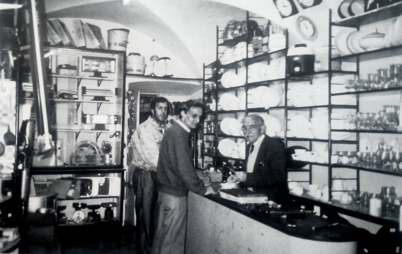 Ferretería Abad en la calle Moret.