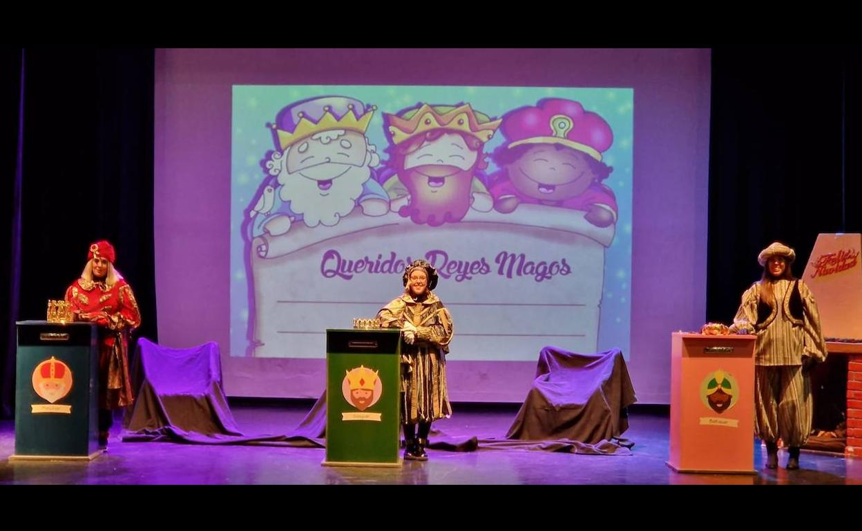 Los Pajes Reales durante la recogida de cartas. 