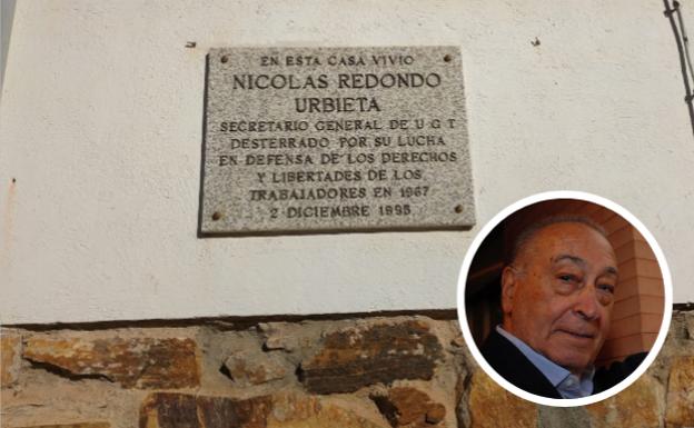 Placa con el nombre de Nicolás Redondo en la casa que habitó en Las Mestas durante su destierro en Las Hurdes en 1967. 