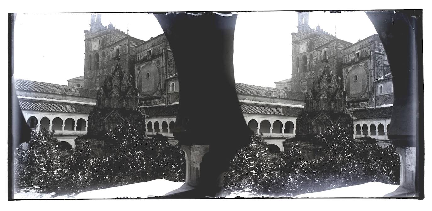 Claustro y templete mudéjar.