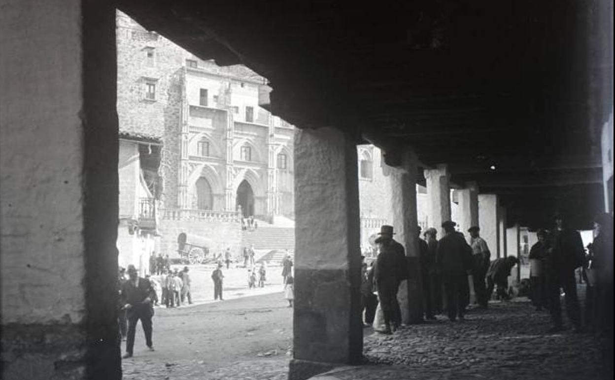 Soportales de la Plaza de Santa María en Guadalupe. 