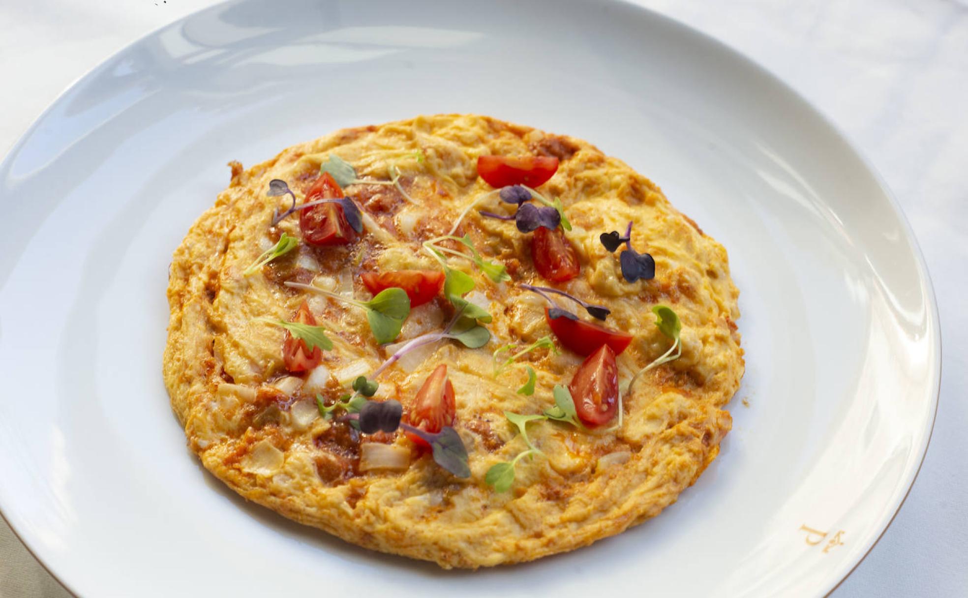 Tortilla vaga de patatera y cebolleta.