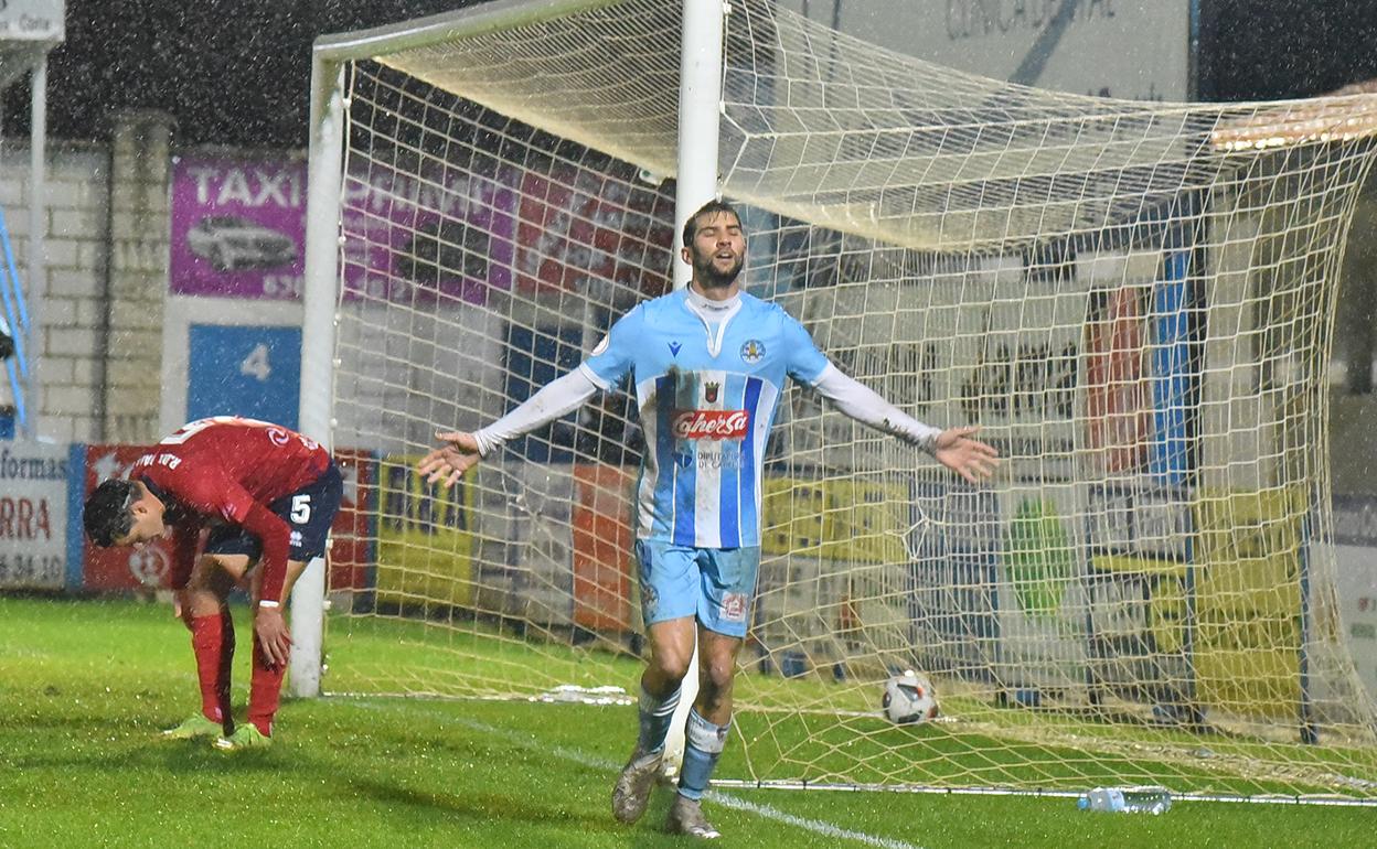 Mercadal anotó los dos goles del Coria ante el Diocesano. 