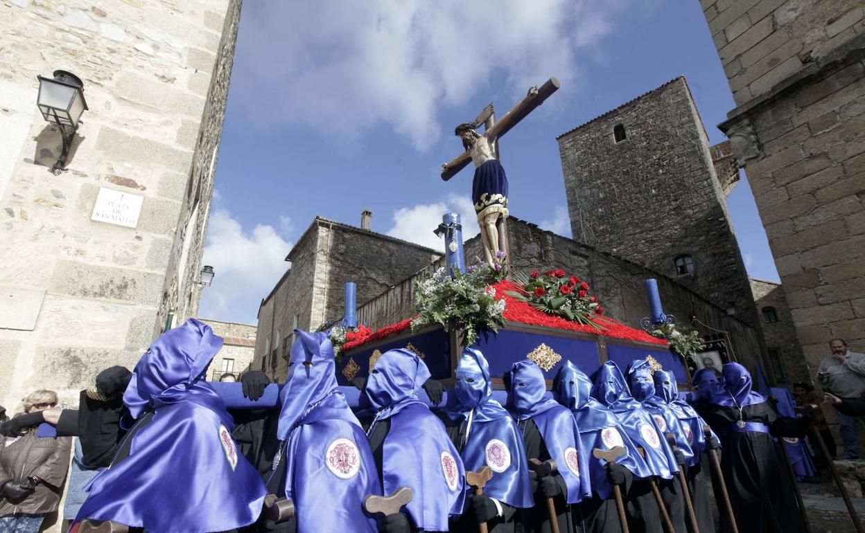 Imagen de la procesión de la Expiración, cofradía que protagoniza el cartel de este año. 