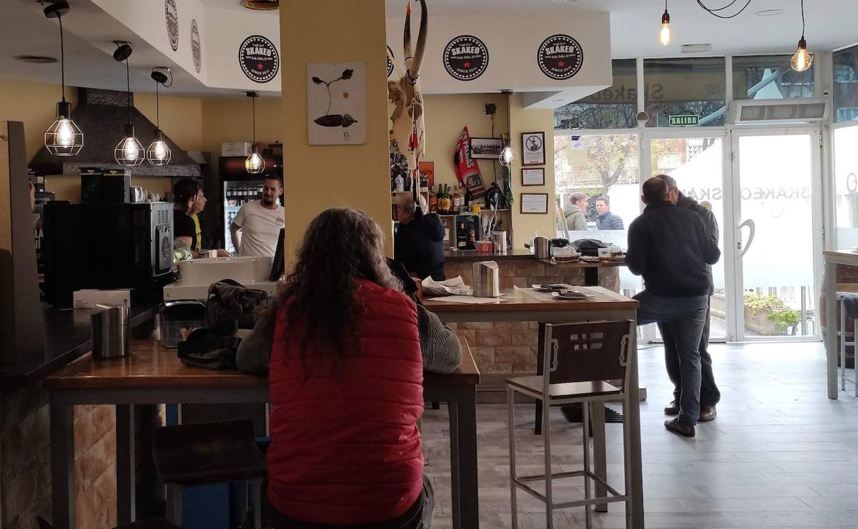 LA OTRA CRÍTICA: Skakeo: Un restaurante para comer en un ambiente desenfadado