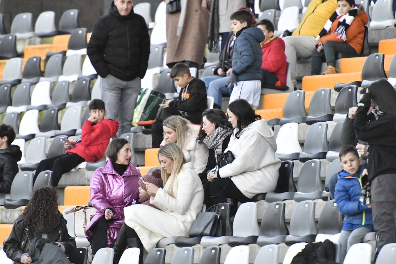 Fotos: Búscate en las gradas del Nuevo Vivero en el partido Badajoz-Talavera