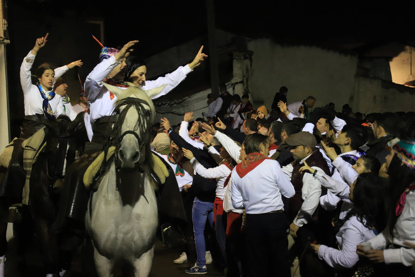 Fotos: La Encamisá de Navalvillar de Pela recupera su esplendor