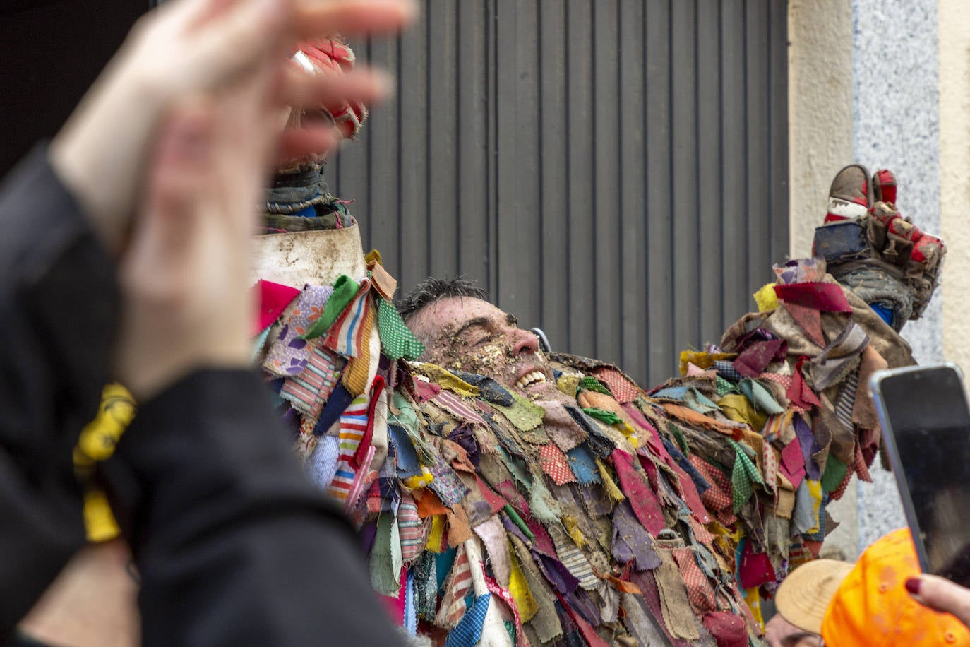 Fotos: Fiestas de Extremadura: Jarramplas vuelve a recibir una lluvia de nabos en Piornal