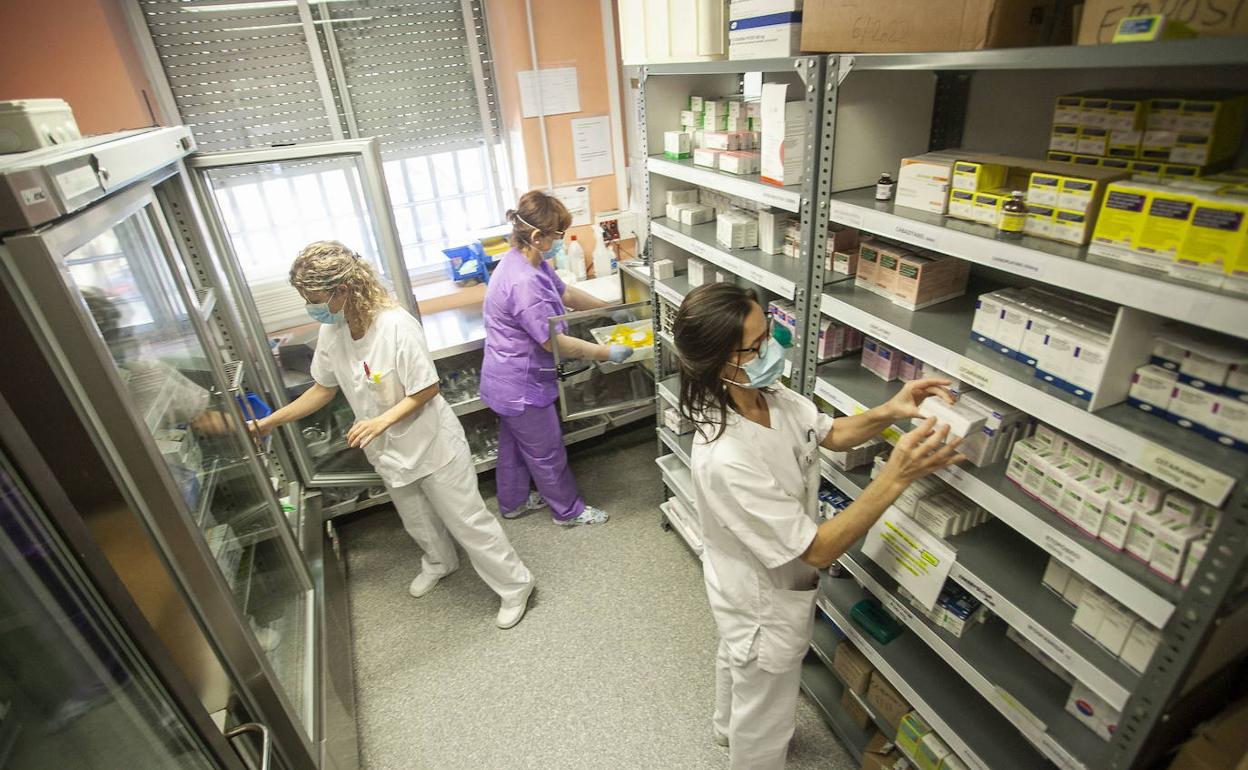 Imagen de la farmacia hospitalaria del San Pedro de Alcántara en Cáceres. 