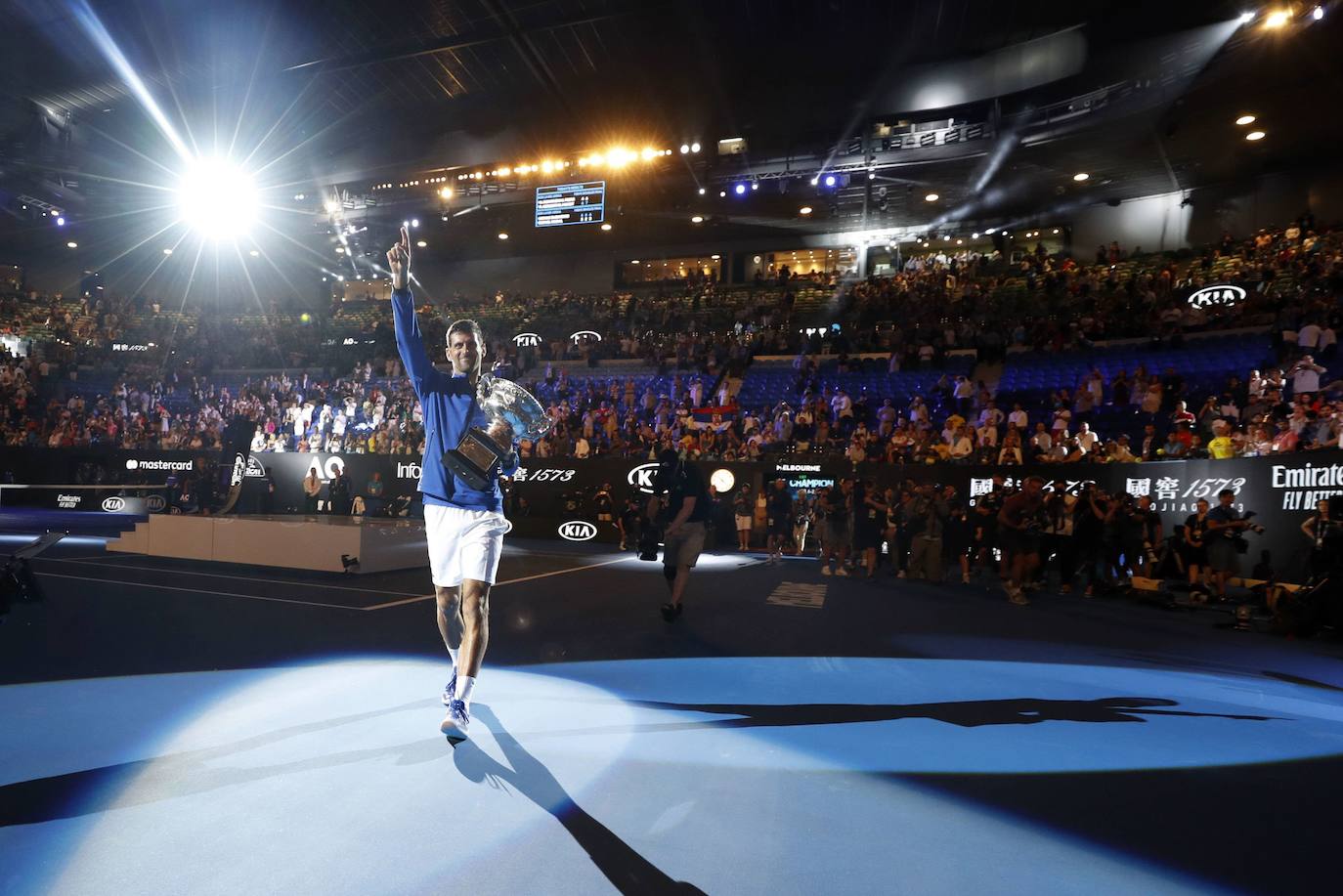 Djokovic celebra su victoria en el Open Australia 2019 ante Nadal.