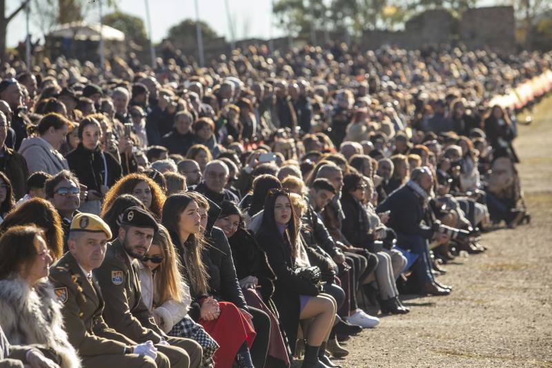 Fotos: Multitudinaria Jura de Bandera en el Cefot de Cáceres