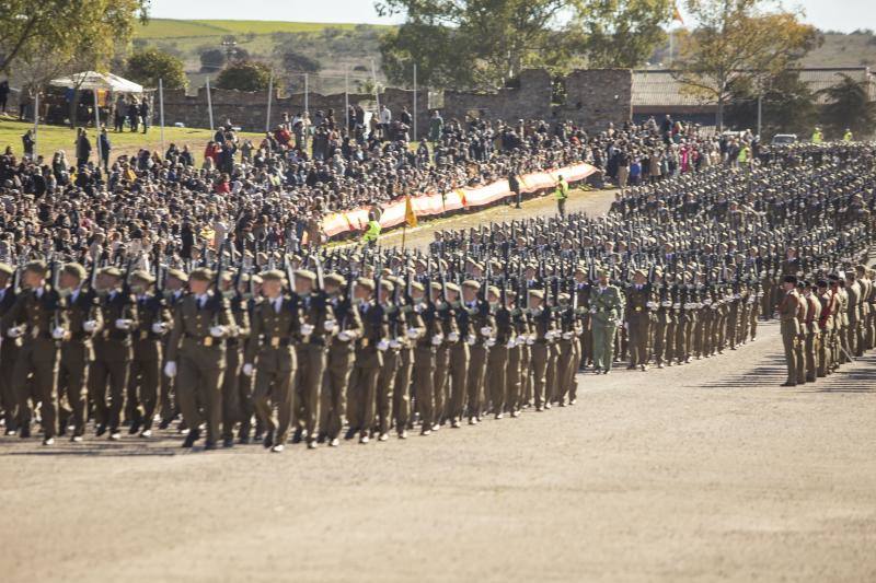 Fotos: Multitudinaria Jura de Bandera en el Cefot de Cáceres