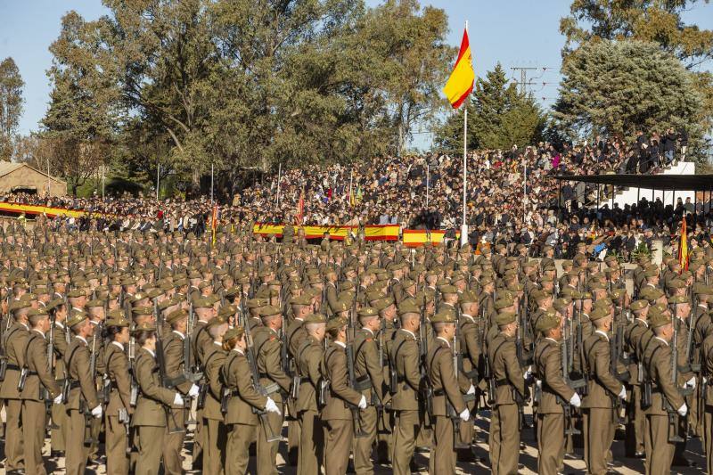 Fotos: Multitudinaria Jura de Bandera en el Cefot de Cáceres