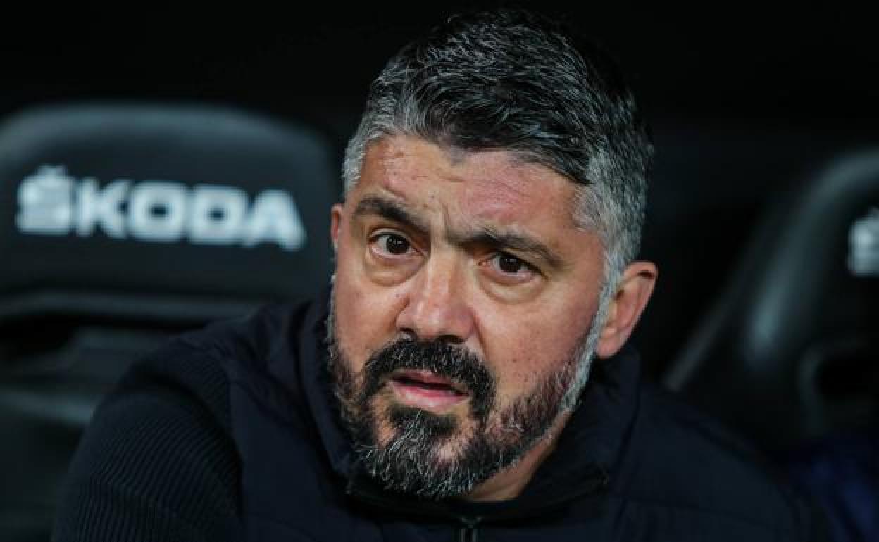 Gennaro Gattuso, en el banquillo del Valencia. 