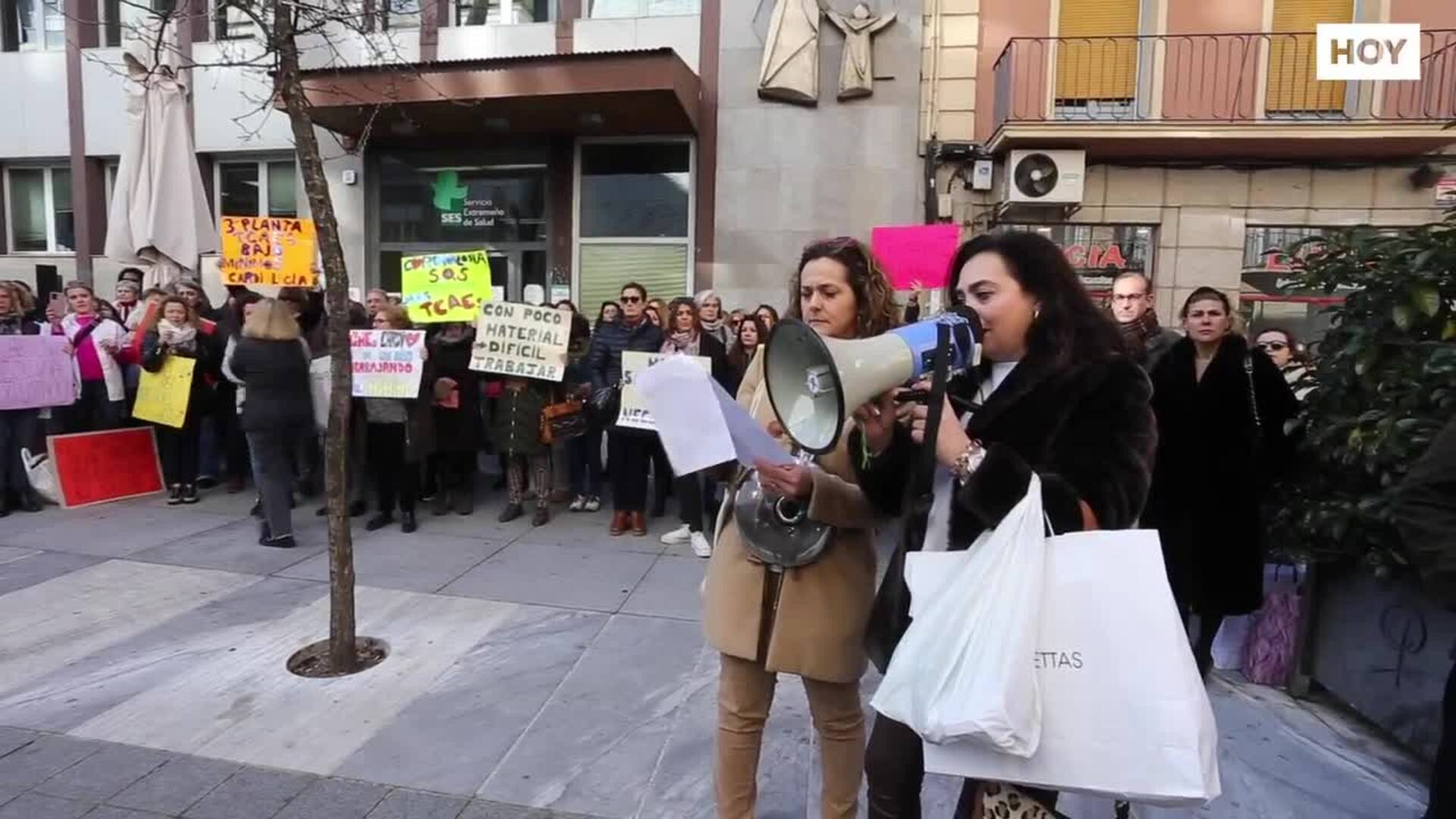 Los sanitarios de Cáceres reivindican más personal con una cacerolada