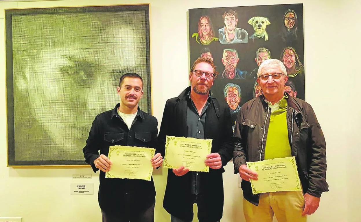 Los tres premiados tras recibir sus galardones el viernes en la Casa de la Cultura 'Adolfo Suárez'. 